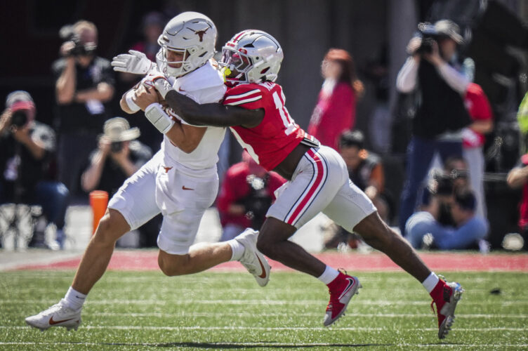 Buckeyes’ defense stifles Longhorns, as No. 3 Ohio State knocks off No. 1 Texas